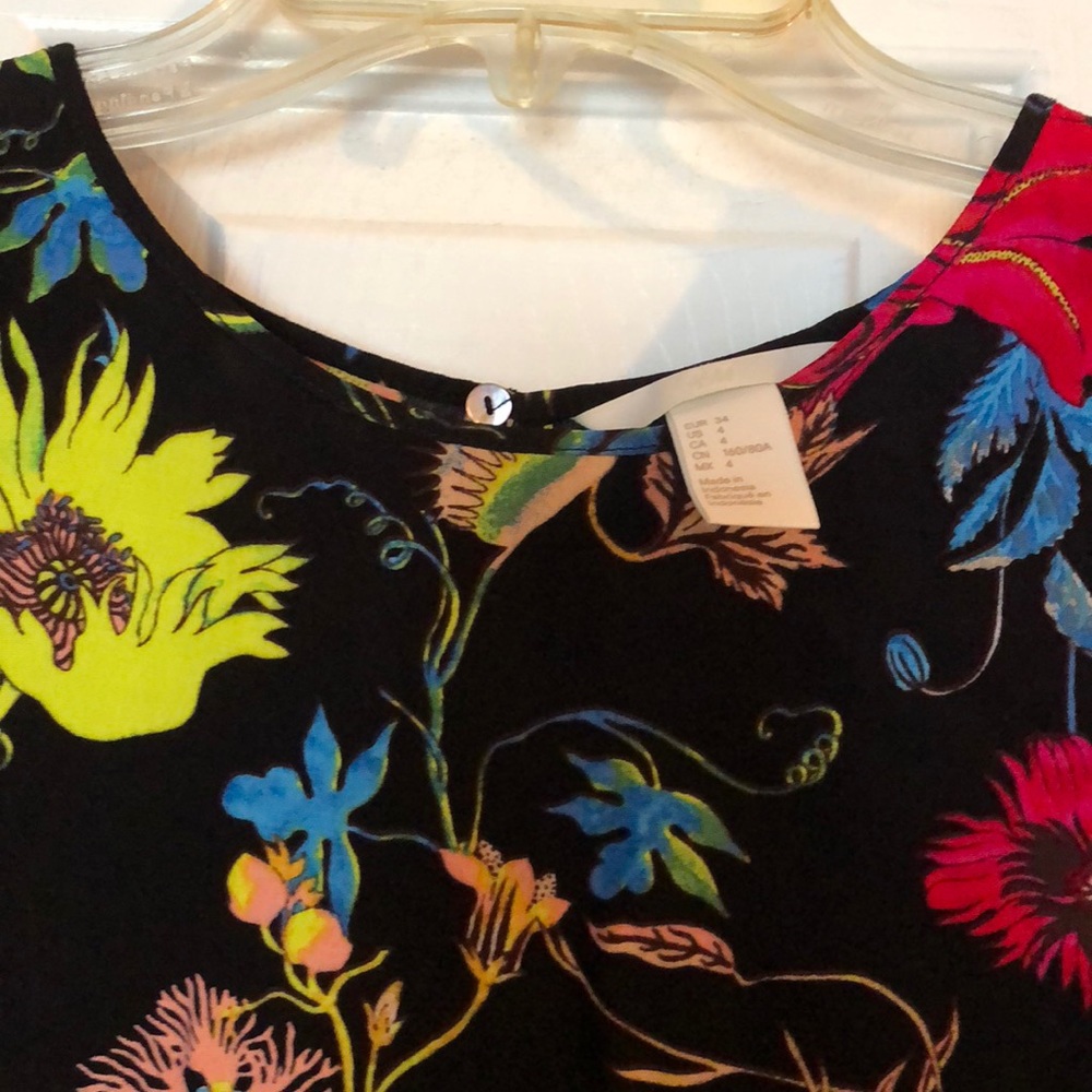 Floral blouse - Picture 2 of 3